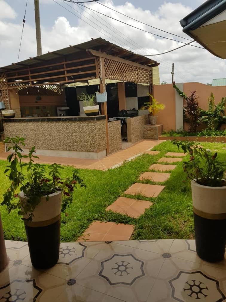 Nana Adu Guest House Koforidua Eksteriør bilde